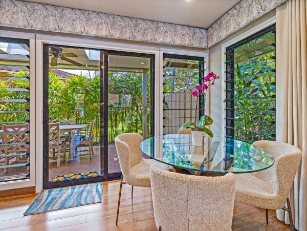 Luxury Vacation Accommodation with Ocean Views and Pool