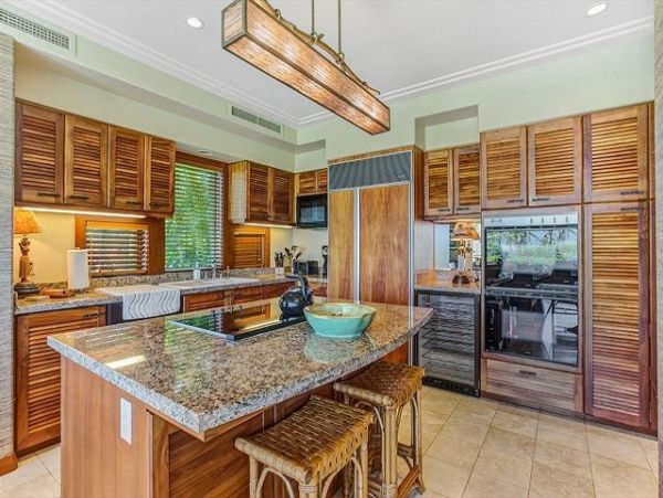 Partial Oceanviews Kailua-Kona Vacation Home Sleeps 4 Guests