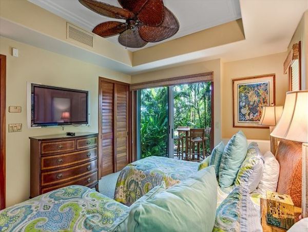 Partial Oceanviews Kailua-Kona Vacation Home Sleeps 4 Guests