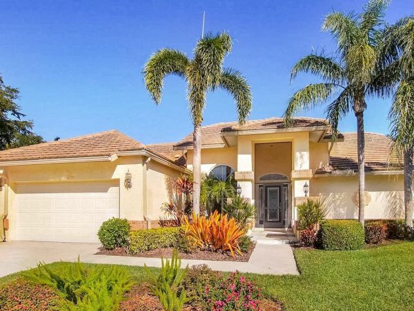 Golf Views Fort Myers Vacation Home Sleeps 6 Guests