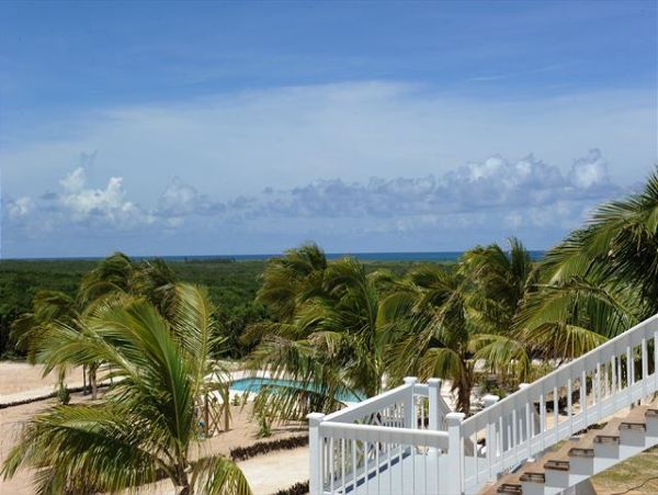 On Beach Bahamas Vacation Estate with Pool & Ocean Views