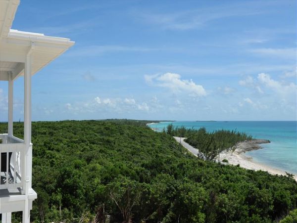 On Beach Bahamas Vacation Estate with Pool & Ocean Views