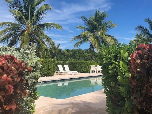 On Beach Bahamas Vacation Estate with Pool & Ocean Views