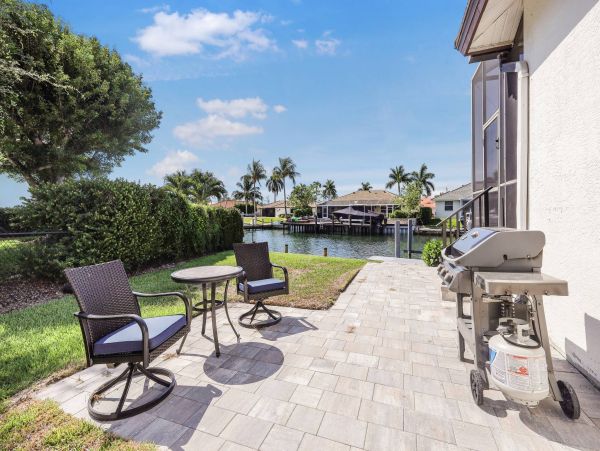 Four Bedroom Canal Side Vacation Pool Home in Marco Island