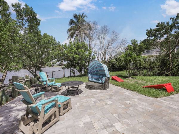 Four Bedroom Canal Side Vacation Pool Home in Marco Island