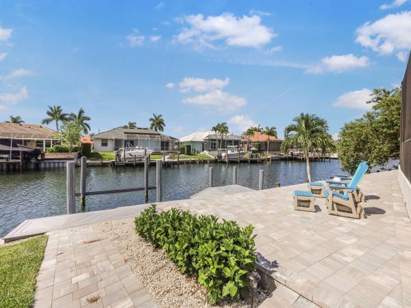 Four Bedroom Canal Side Vacation Pool Home in Marco Island