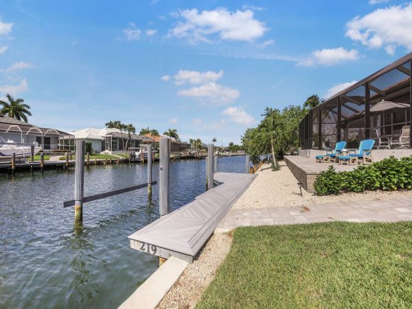 Four Bedroom Canal Side Vacation Pool Home in Marco Island