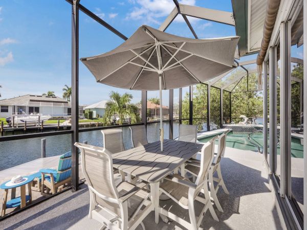 Four Bedroom Canal Side Vacation Pool Home in Marco Island