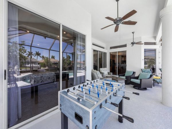 Four Bedroom Canal Side Vacation Pool Home in Marco Island