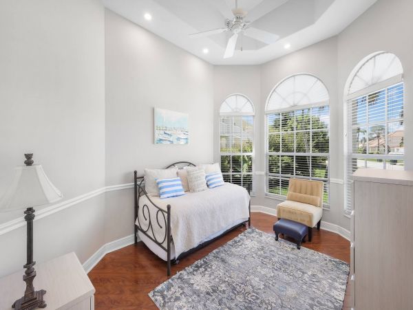 Four Bedroom Canal Side Vacation Pool Home in Marco Island