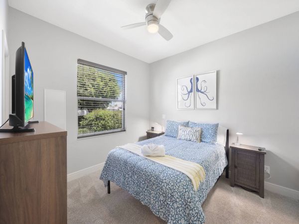 Four Bedroom Canal Side Vacation Pool Home in Marco Island