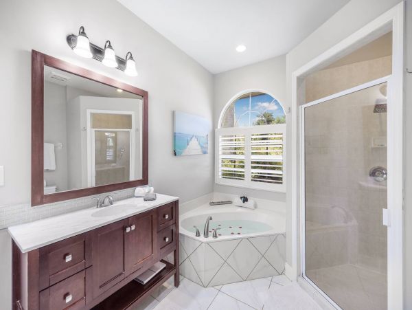 Four Bedroom Canal Side Vacation Pool Home in Marco Island