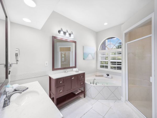 Four Bedroom Canal Side Vacation Pool Home in Marco Island
