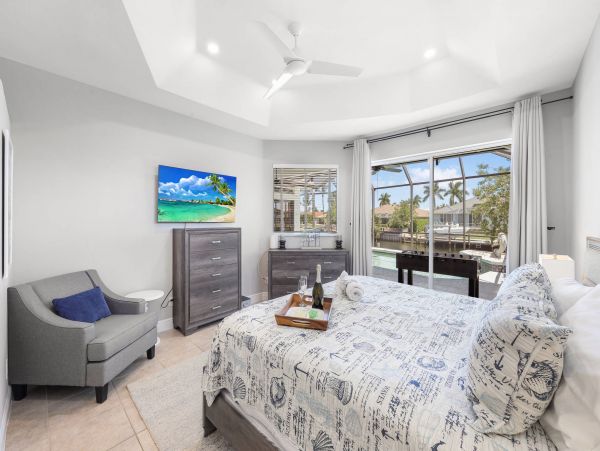 Four Bedroom Canal Side Vacation Pool Home in Marco Island