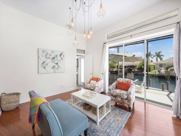 Four Bedroom Canal Side Vacation Pool Home in Marco Island