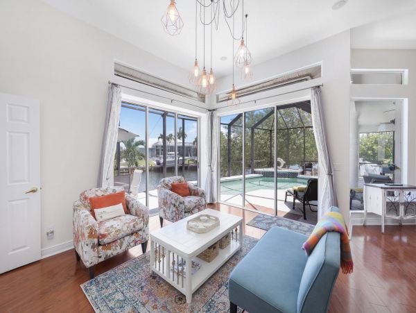 Four Bedroom Canal Side Vacation Pool Home in Marco Island