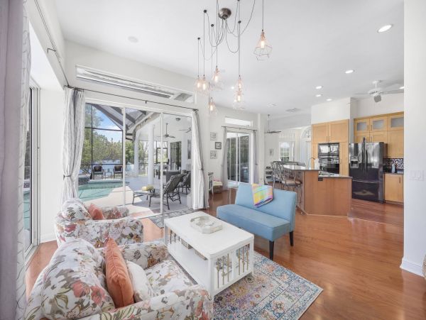 Four Bedroom Canal Side Vacation Pool Home in Marco Island