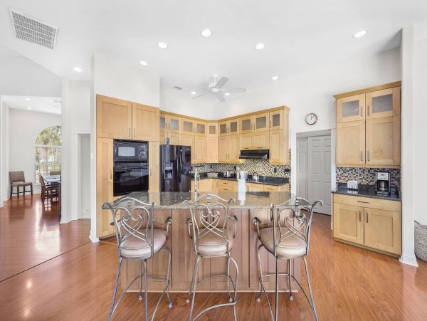 Four Bedroom Canal Side Vacation Pool Home in Marco Island