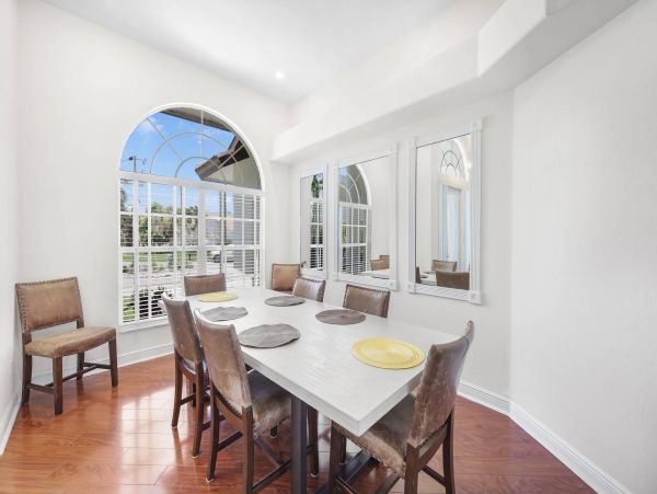 Four Bedroom Canal Side Vacation Pool Home in Marco Island