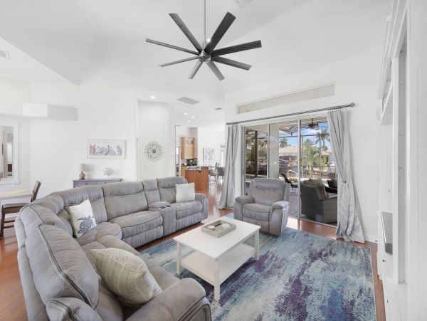 Four Bedroom Canal Side Vacation Pool Home in Marco Island