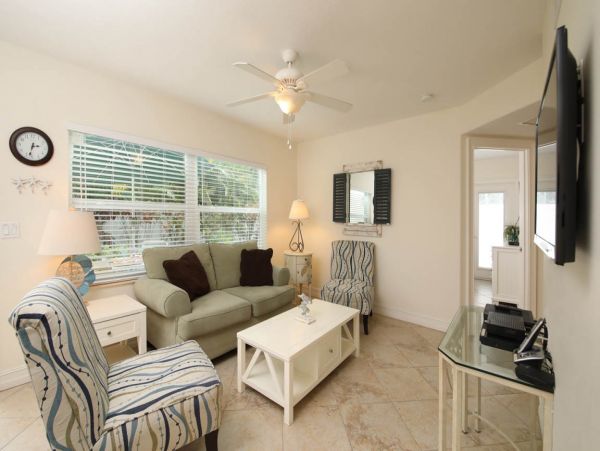 Three Bedroom Holmes Beach Vacation Home Sleeps 6 Guests