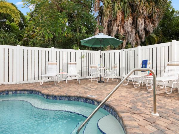 Three Bedroom Holmes Beach Vacation Home Sleeps 6 Guests