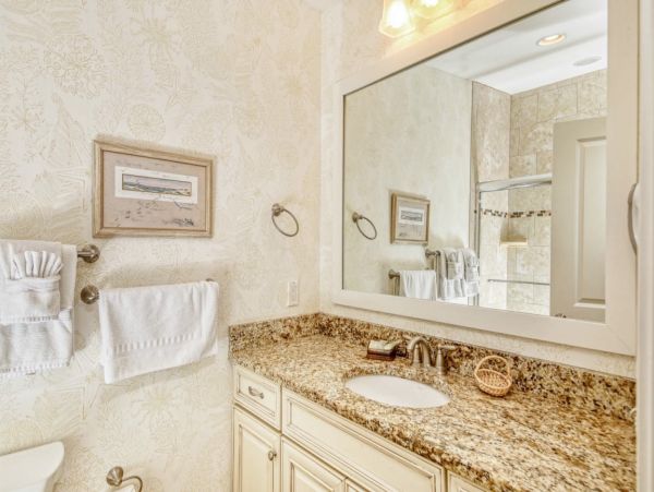 Three Bedroom Holmes Beach Vacation Home Sleeps 6 Guests