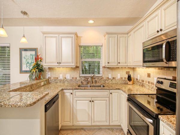 Three Bedroom Holmes Beach Vacation Home Sleeps 6 Guests
