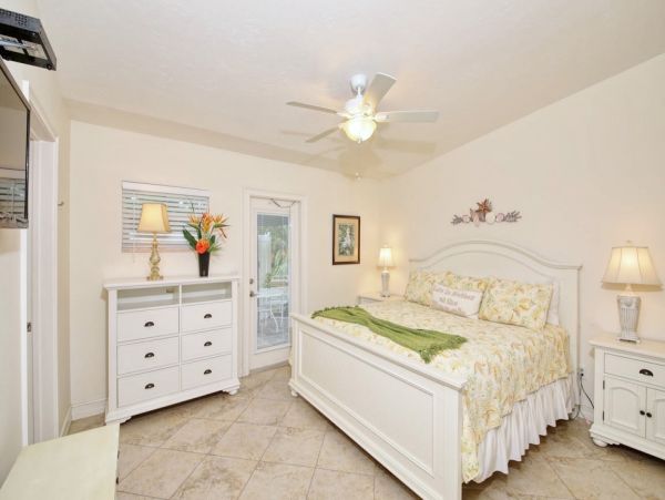 Three Bedroom Holmes Beach Vacation Home Sleeps 6 Guests