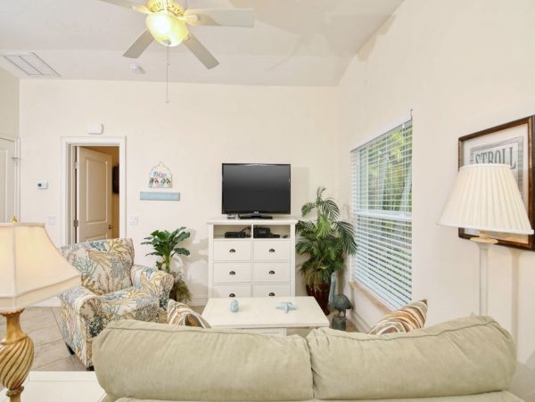 Three Bedroom Holmes Beach Vacation Home Sleeps 6 Guests