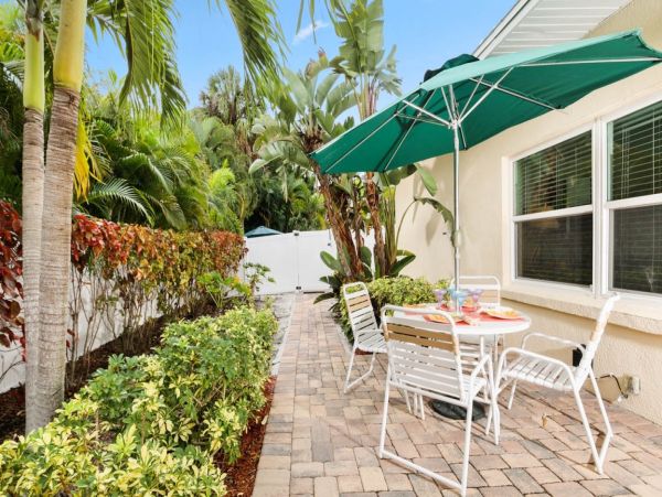 Three Bedroom Holmes Beach Vacation Home Sleeps 6 Guests