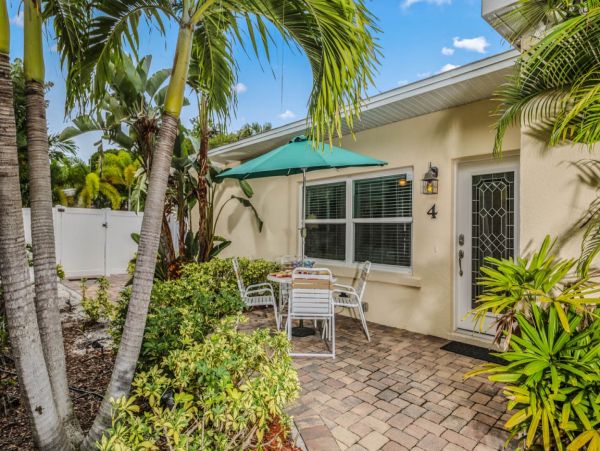 Three Bedroom Holmes Beach Vacation Home Sleeps 6 Guests