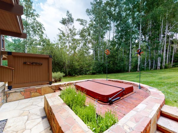 Luxury Family Home with Private Hot Tub 150 Yards to Lifts