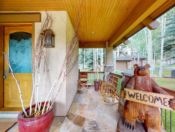 Luxury Family Home with Private Hot Tub 150 Yards to Lifts