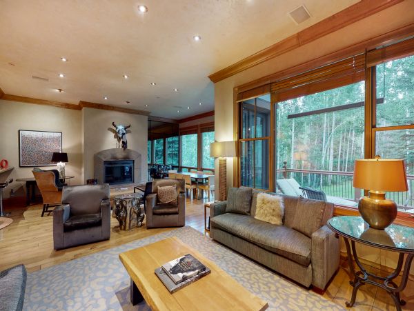 Luxury Family Home with Private Hot Tub 150 Yards to Lifts