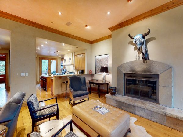 Luxury Family Home with Private Hot Tub 150 Yards to Lifts