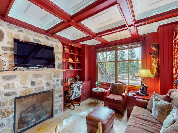 Luxury Family Home with Private Hot Tub 150 Yards to Lifts