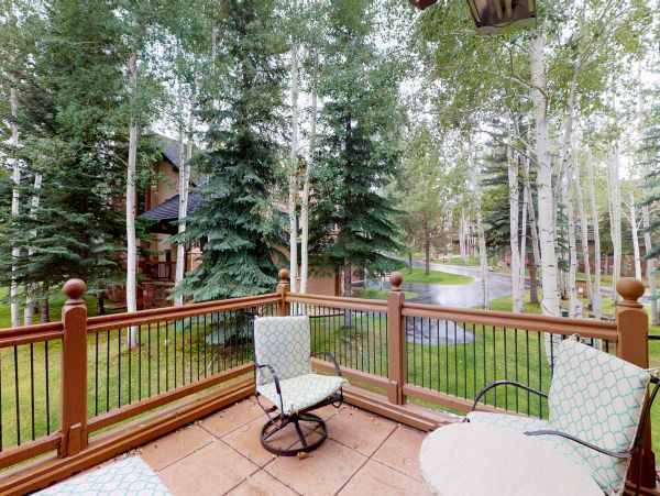 Luxury Family Home with Private Hot Tub 150 Yards to Lifts
