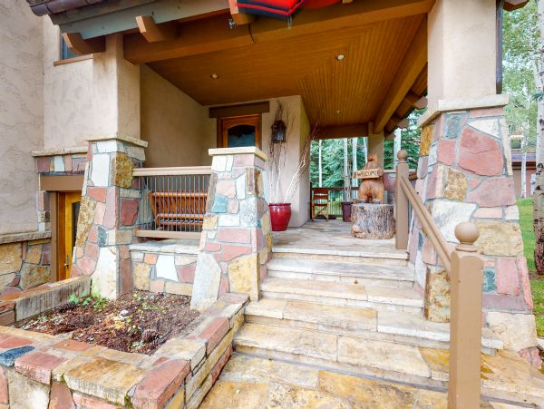 Luxury Family Home with Private Hot Tub 150 Yards to Lifts