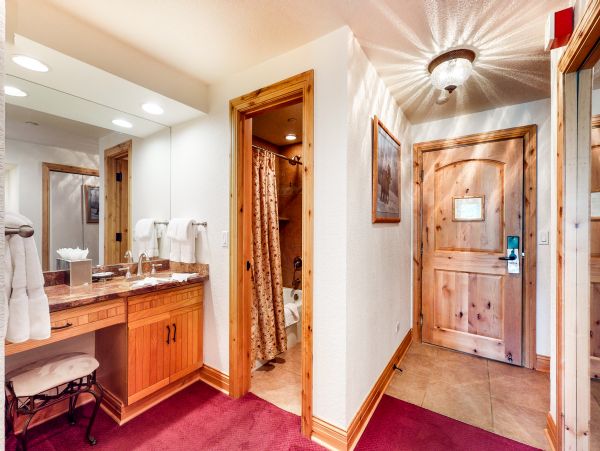 Beaver Creek Bachelor Gulch Condo 952563