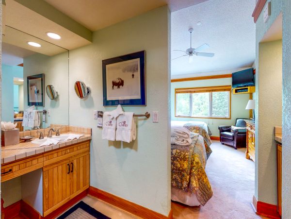 Beaver Creek Bachelor Gulch Condo 952626