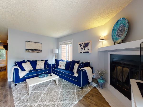 Avon Condo 952744