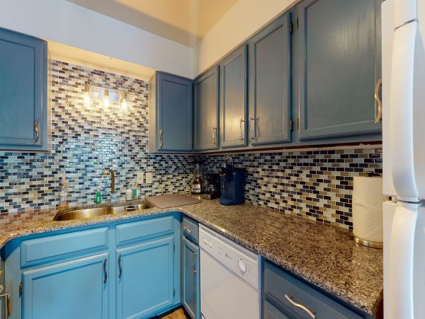 Avon Condo 952744