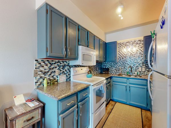 Avon Condo 952744