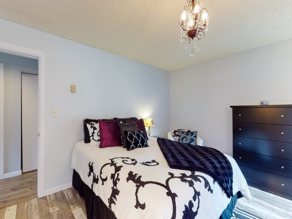 Avon Condo 952744