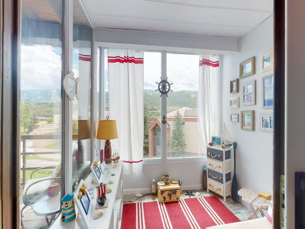Avon Condo 952744