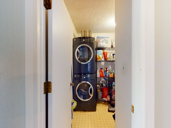 Avon Condo 952744