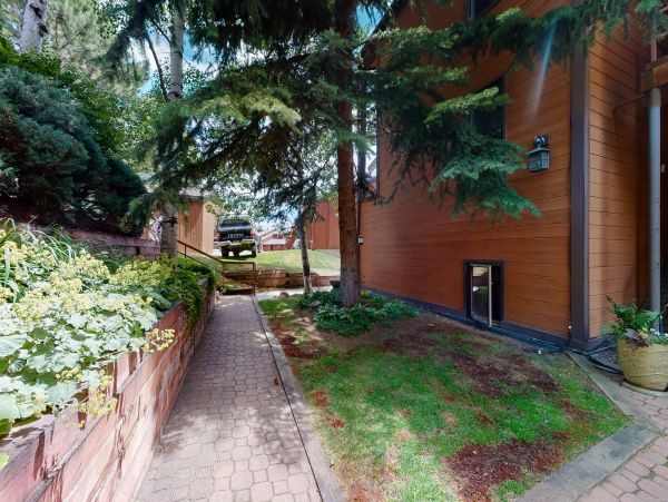 Avon Condo 952744