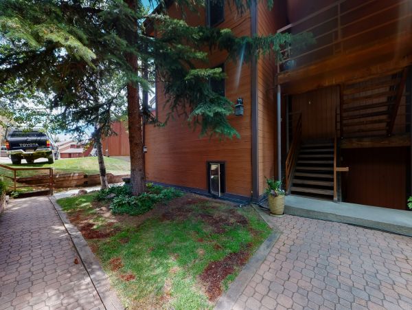 Avon Condo 952744