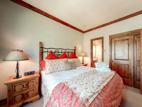 Beaver Creek Bachelor Gulch Condo 952756